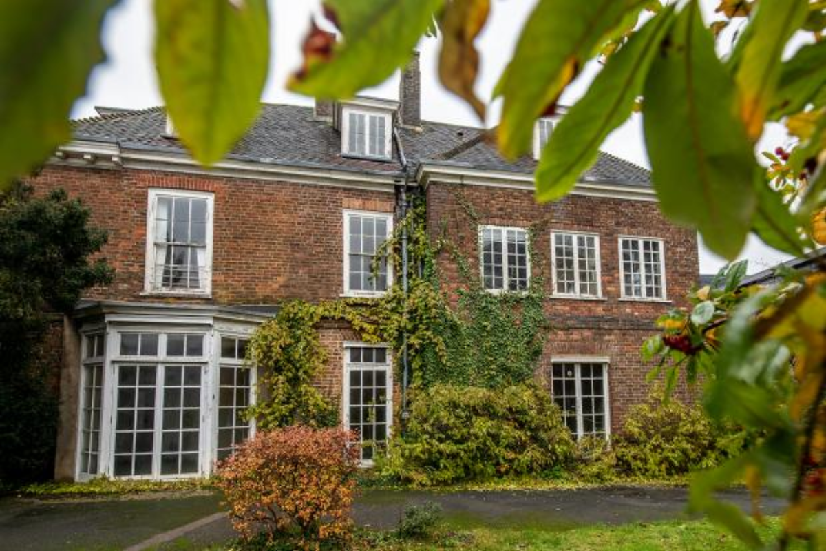 Sale of £750k Grade II* Cassiobury House officially goes through