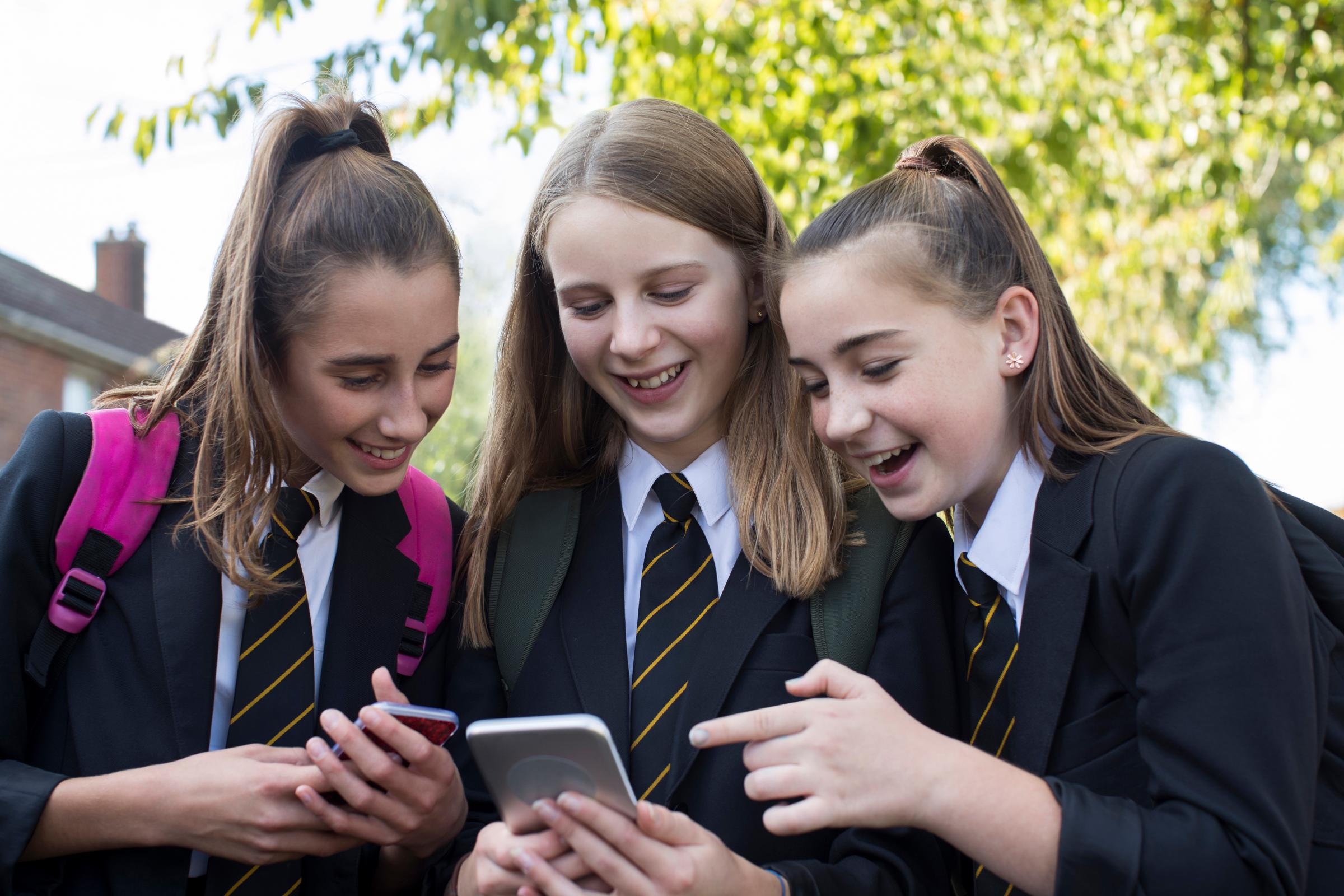 Mobile phone ban for schools in England moves step closer