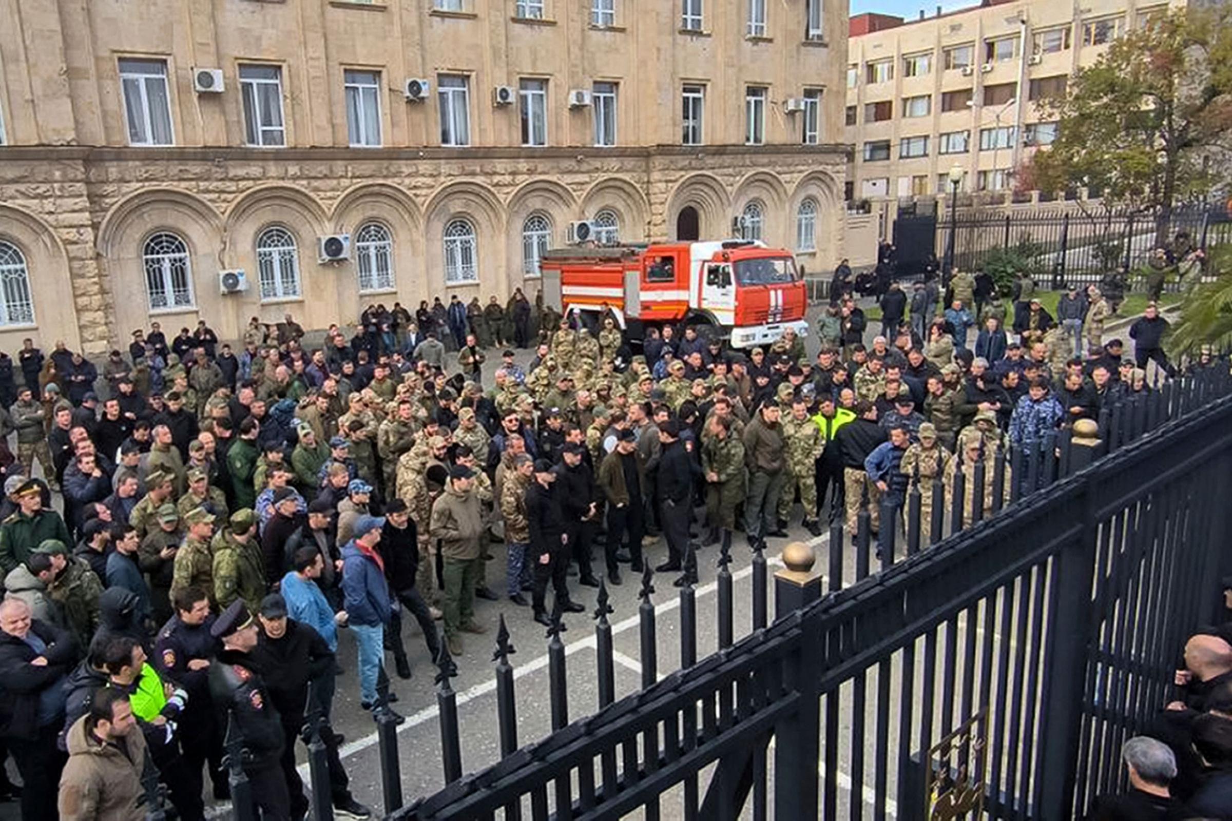 Protesters refuse to cede control of government buildings in Georgian province