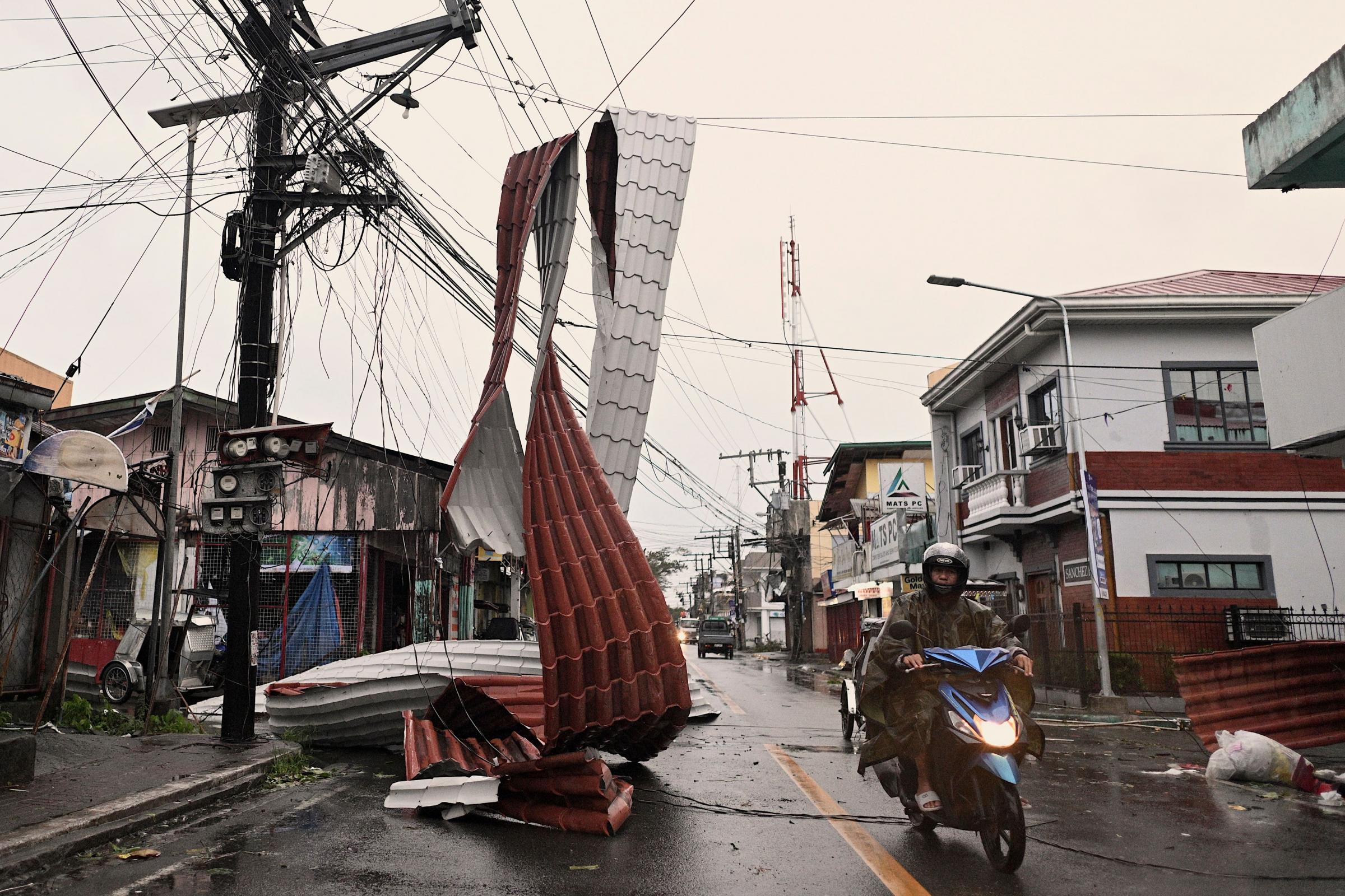 Typhoon Man-yi leaves seven dead in landslide in Philippines